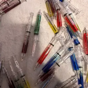 Retractable syringe pens