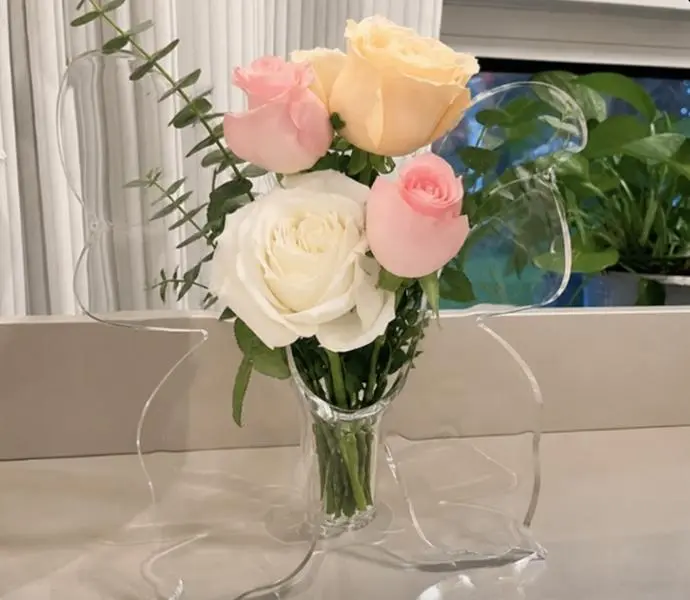 Luxury Clear Floating Frame Vase – Modern Sculptural Flower Display