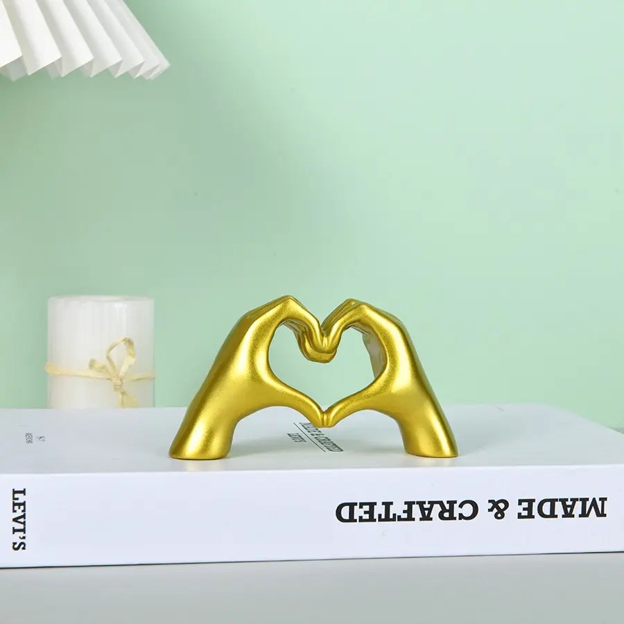 Creative Heart Shaped Hand Gesture Statue, 1 Count Exquisite Modern Desktop Ornament, Decorative Figurine for Home Office Desktop Bookshelf Wine Cabinet Display