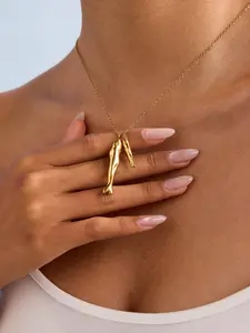 Women's Fish Pendant Necklace, Elegant Ocean Style Chain Jewelry, Waterproof Summer Beach Accessories, High-Quality Fashion Gift