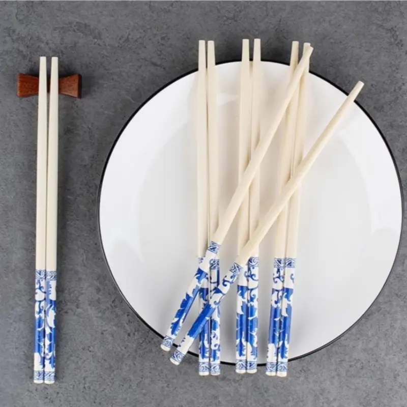 50 Pairs Of Individually Packaged Disposable Bamboo Chopsticks in Blue and White, Lightweight Environmentally Friendly and Suitable for Taking Out Parties and Festivals, Convenient and Stylish Tableware Trend Pocket