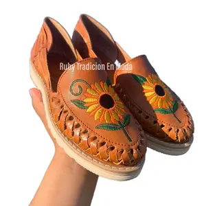 Girasol Huaraches Slip-Ons / Mexican Huaraches/ Leather Sandals/ Mexican Sandals/ Sandalias Artesanales/ Leather Shoes/ Huaraches Bordados/ Huarches de Piel Mexicanos/ Zapato Artesanal/ Embroidered Huaraches/ Mexican Sunflower Sandals
