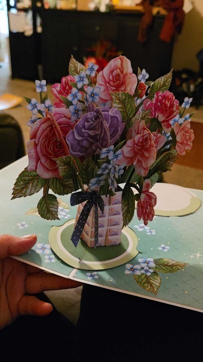 Item: Elegance Oversized Pop Up Card with Keepsake