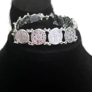 Pulcera de monedas de San Benito en talla 7-7.5 en plata 925