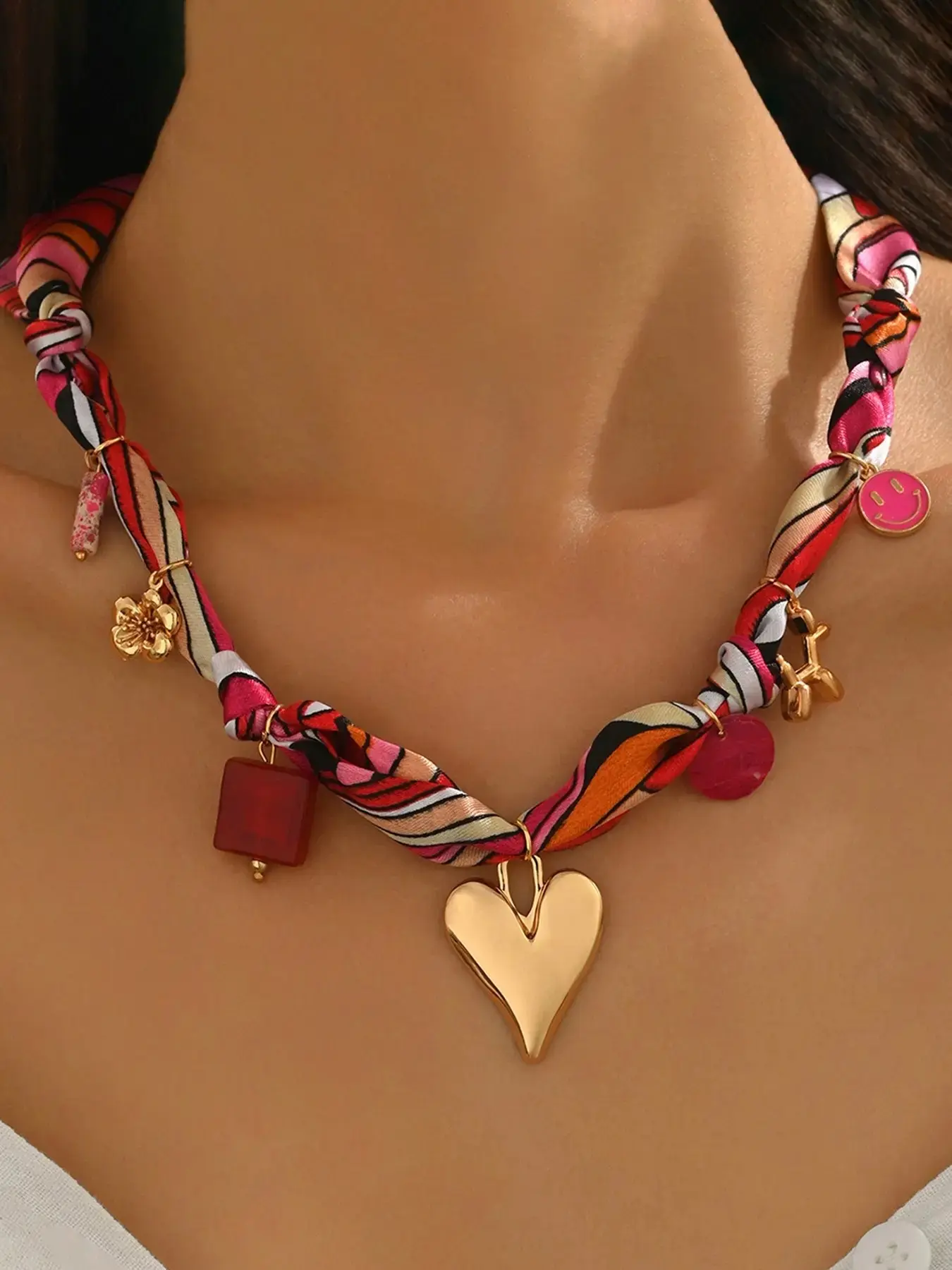 Elegant Heart Pendant Scarf Necklace for Women, Colorful Woven Silk Choker, Fashionable Tie Necklace, Chic Jewelry for Daily Wear, Parties & Gifts, Dainty Choker Necklace, Dainty necklaces