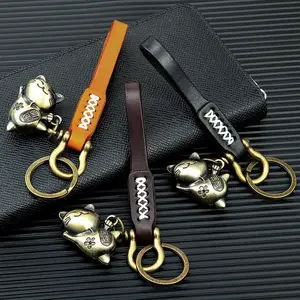 MKENND Personalized Premium leather Car keychain Lucky Cat Horseshoe Shackle Carabiner Hook Backpack Buckle Handmade Gifts