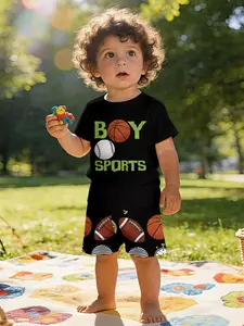 Full-width American sports-style short-sleeve set for infants and toddlers, featuring a patchwork design of letters combined with basketball, baseball and rugby prints. Casual children's clothing for babies, suitable for daily wear and outdoor sports T