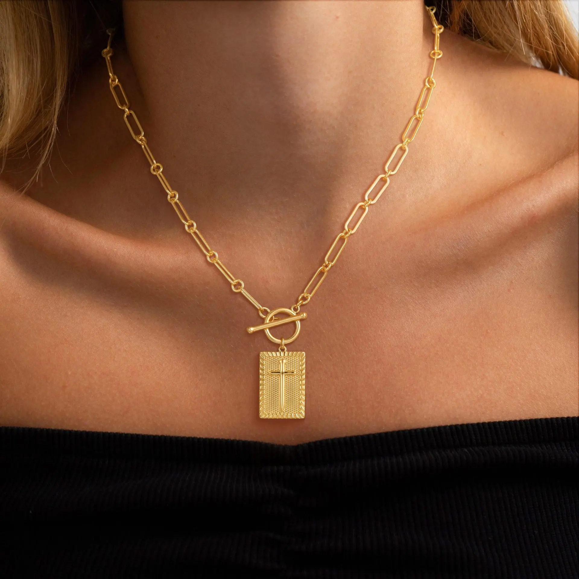 Cross Choker Necklace for Women, Thick Chunky Paperclip Chain Hip Hop Necklace Unisex Jewelry,Cuban Link Chain for Women Trendy Fashion jewelry giftsGold paperclip chain necklace, stainless steel cross square pendant, women's OT buckle, faith necklace
