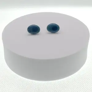 Oval stud earrings