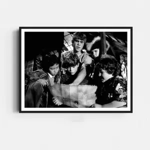 Retro Goonies Movie Poster Unframed Alternative Film Art Character Drawing Wall Decor Minimalist Nostalgia Gift Cinema 80s 90s