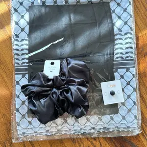 4 piece Keffiyeh Hijab Set. Includes keffiyeh hijab, matching magnet, matching undercap, and scrunchie.