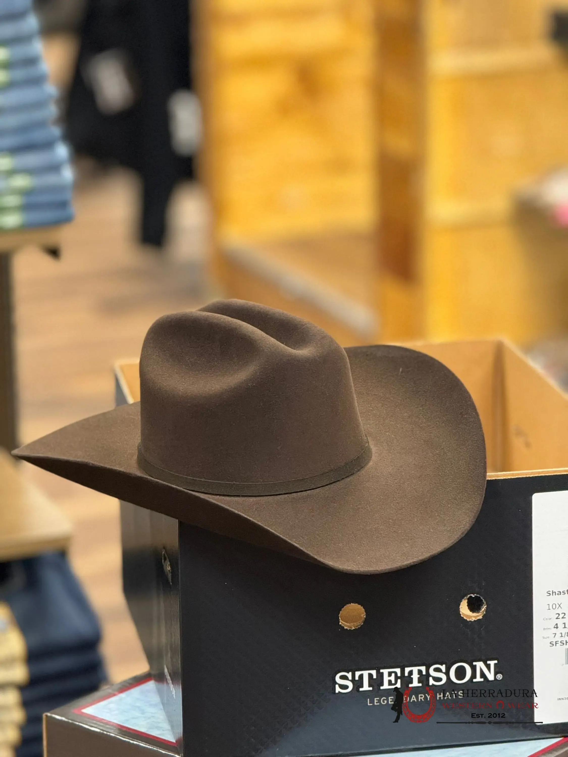 Men's 10X Cattleman Crease Cowboy Hat - Chocolate Western Style with 4" Brim, Leather Sweatband, 3-Piece Buckle, Customizable Fit, Unique Seams, Accented Outside Band, Size Mx 55-US 6 7/8, Everyday Wear
