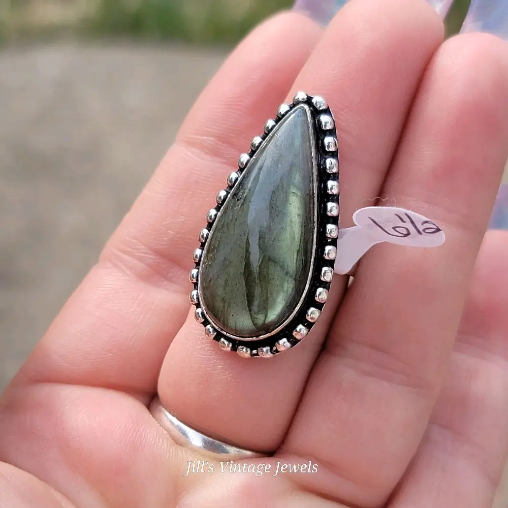Natural Green Labradorite Stone Ring.       925 Stamped.   Size 6 1/2