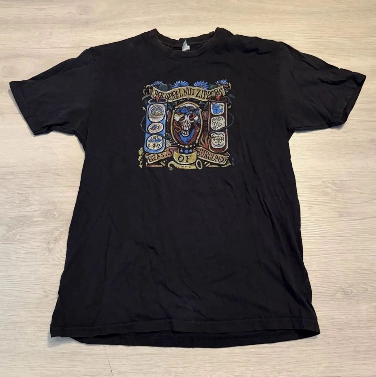 Rare Sz L Squirrel Nut Zippers 2018 Beasts of Burgundy Shirt-has Hole In Back Z