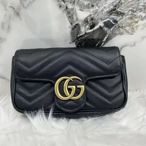 Pre-owned GUCCI GG Black Mini Marmont Crossbody Bag