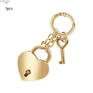Women's Gold Heart-Shaped Chain Pendant Keychains - Cute Fashion Accessory Bag Charms for Handbags, Stylish Backpack Decorations