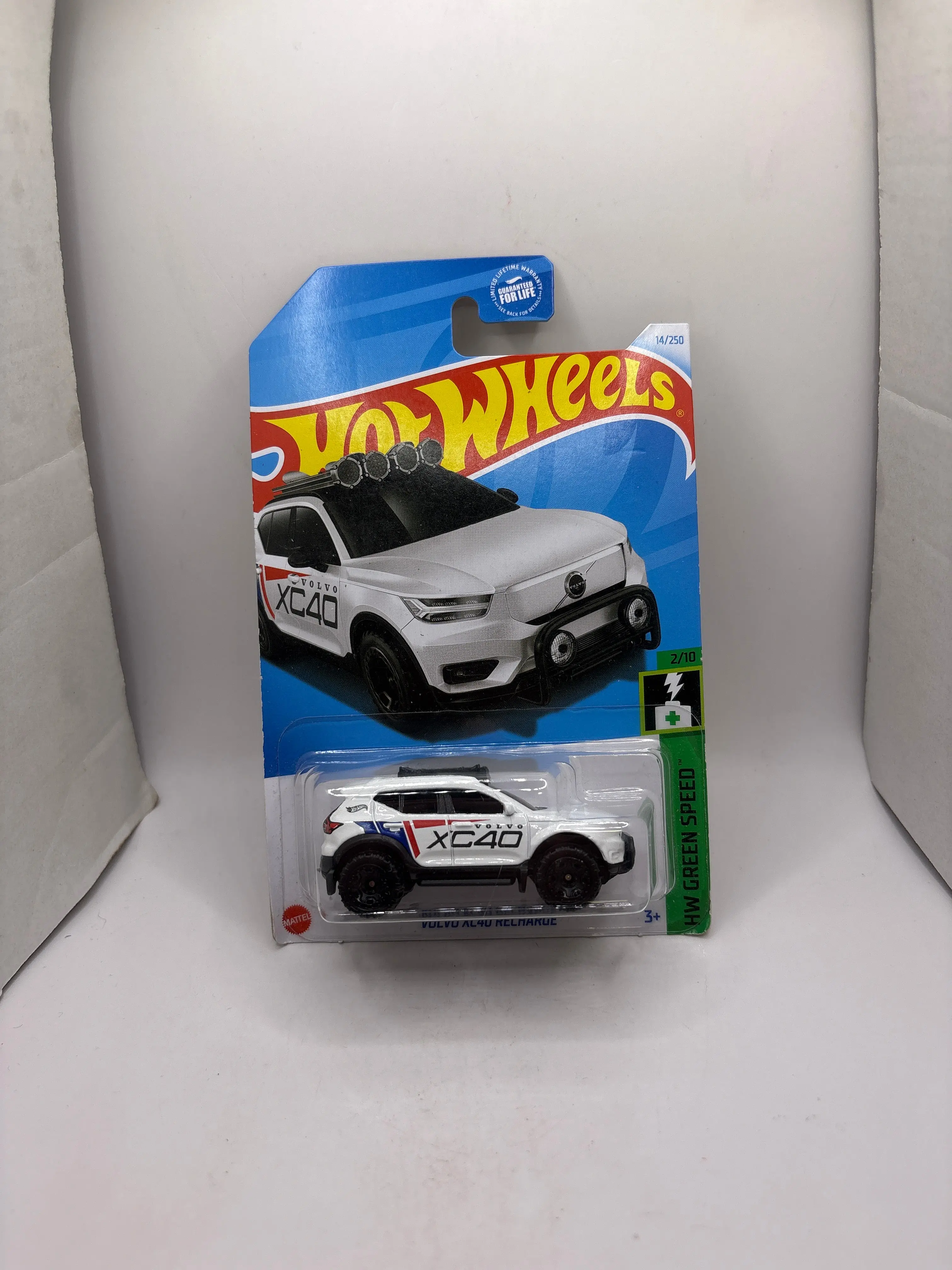 Hot Wheels Volvo XC40 Recharge Diecast white