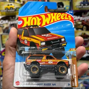 Chevy Blazer 4x4 Diecast truck 1:64 scale