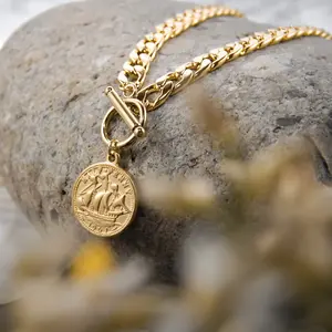 Queen - Flat Curb Chain Necklace with Toggle Clasp and Coin Pendant - MSXNJH076