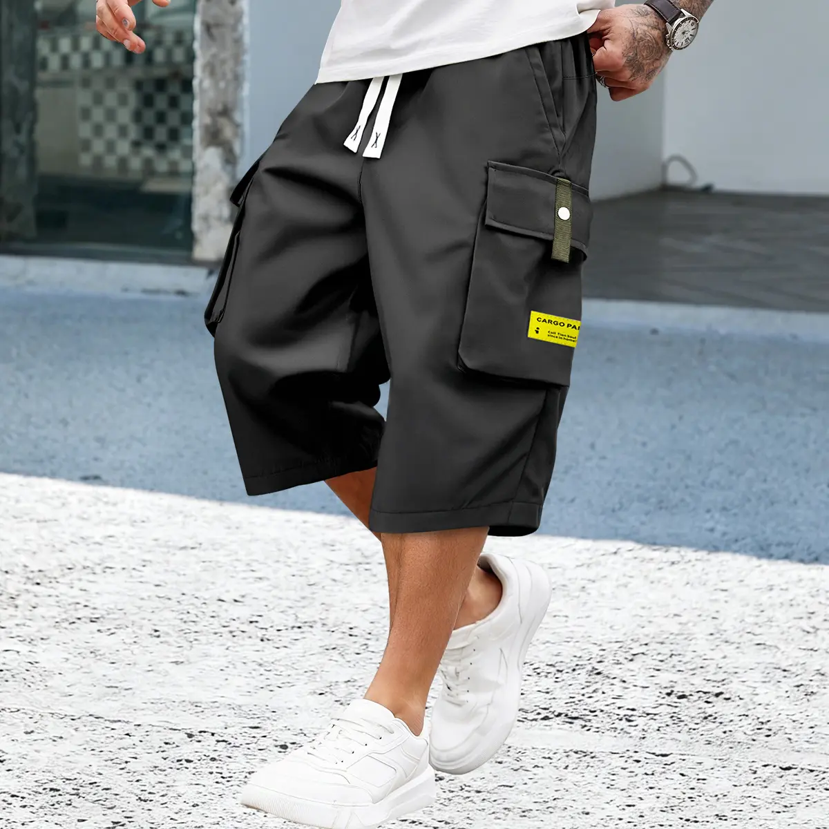 Men’s cargo shorts,leisure activity elastic waistband with drawstring, 4 pockets including zippered pockets, casual outdoor shorts, stretch fabric, travel wear, relaxed fit, durable material