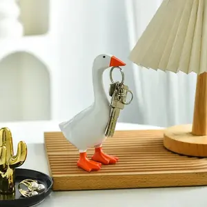 Magnetic Office Desk Goose Keychain, Fun Home Desktop Decoration Cute Goose Resin Statue Office Desk Decoration Men's and Women's Home Gift Set 1 piece Kawaii Duck Figurine
