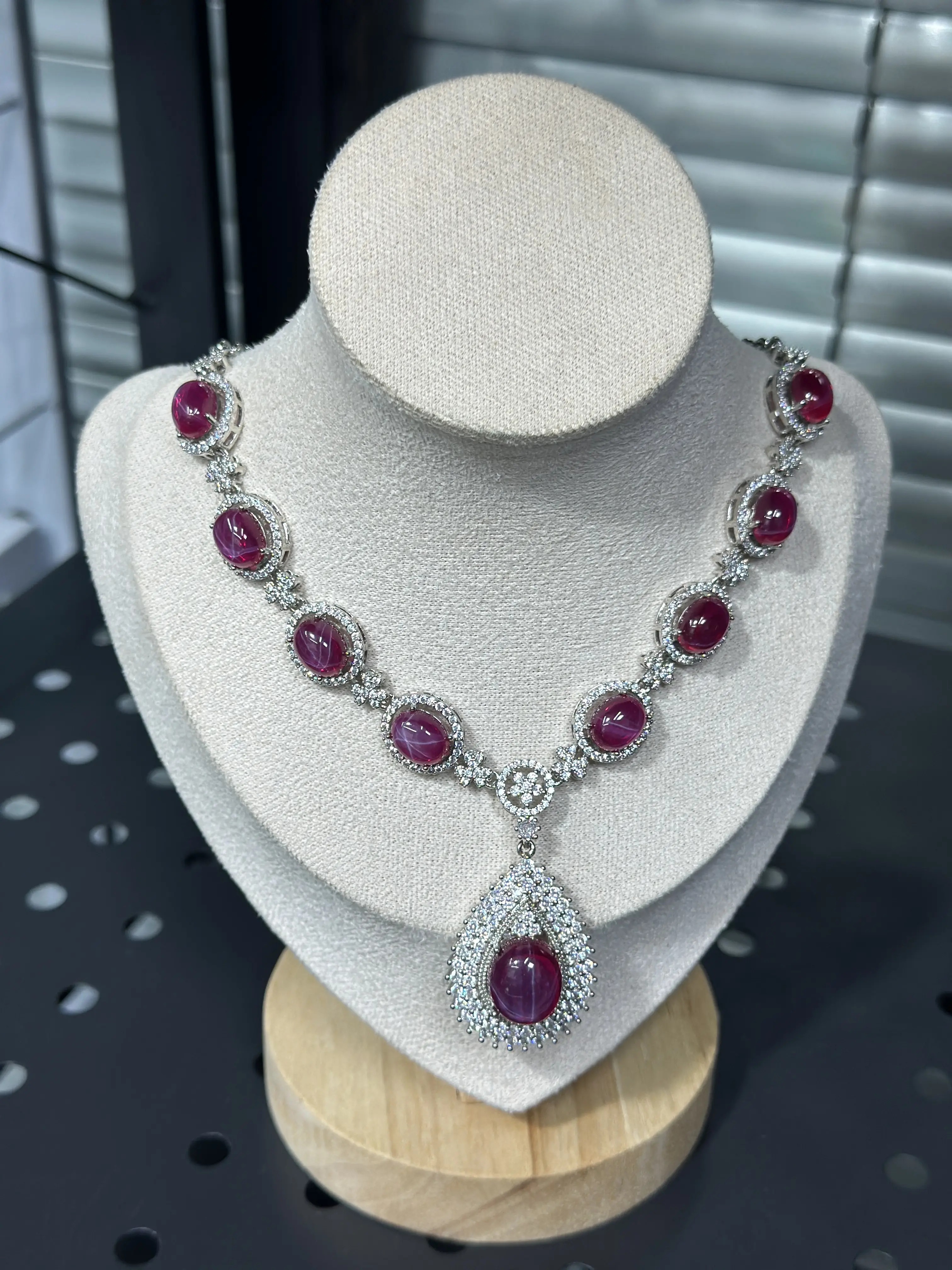 Rose(13266)gc.Red Ruby necklace