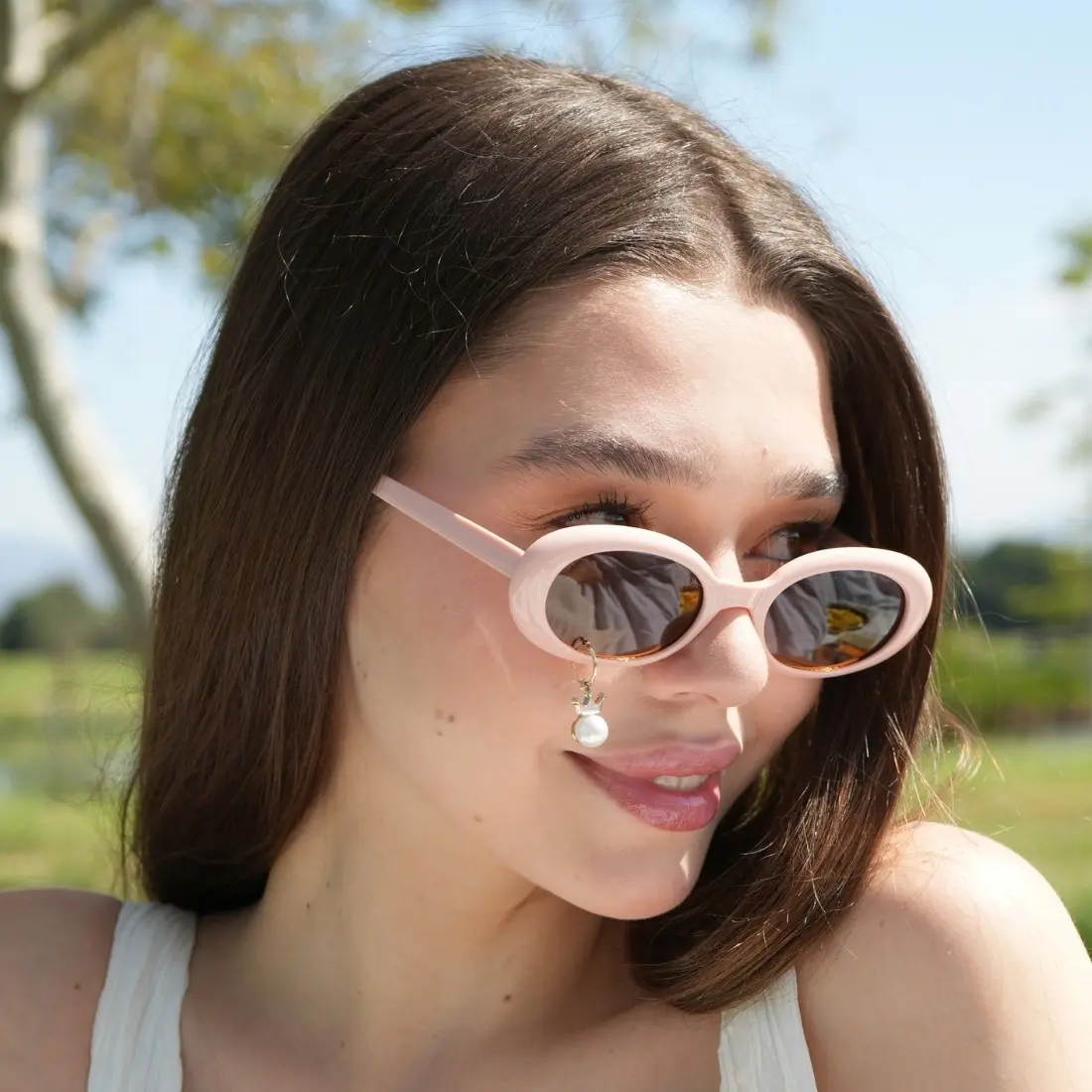 V BY VYE - PRINCESS - Feel Like Royalty With These Chic Oval Sunglasses Featuring A Dangling Pearl And Crown Charm! Available In Bold Black And Soft Pink, These Glam Y2K Shades Add A Touch Of Elegance, Charm, And Princess Vibes To Any Look! Must Have Cute