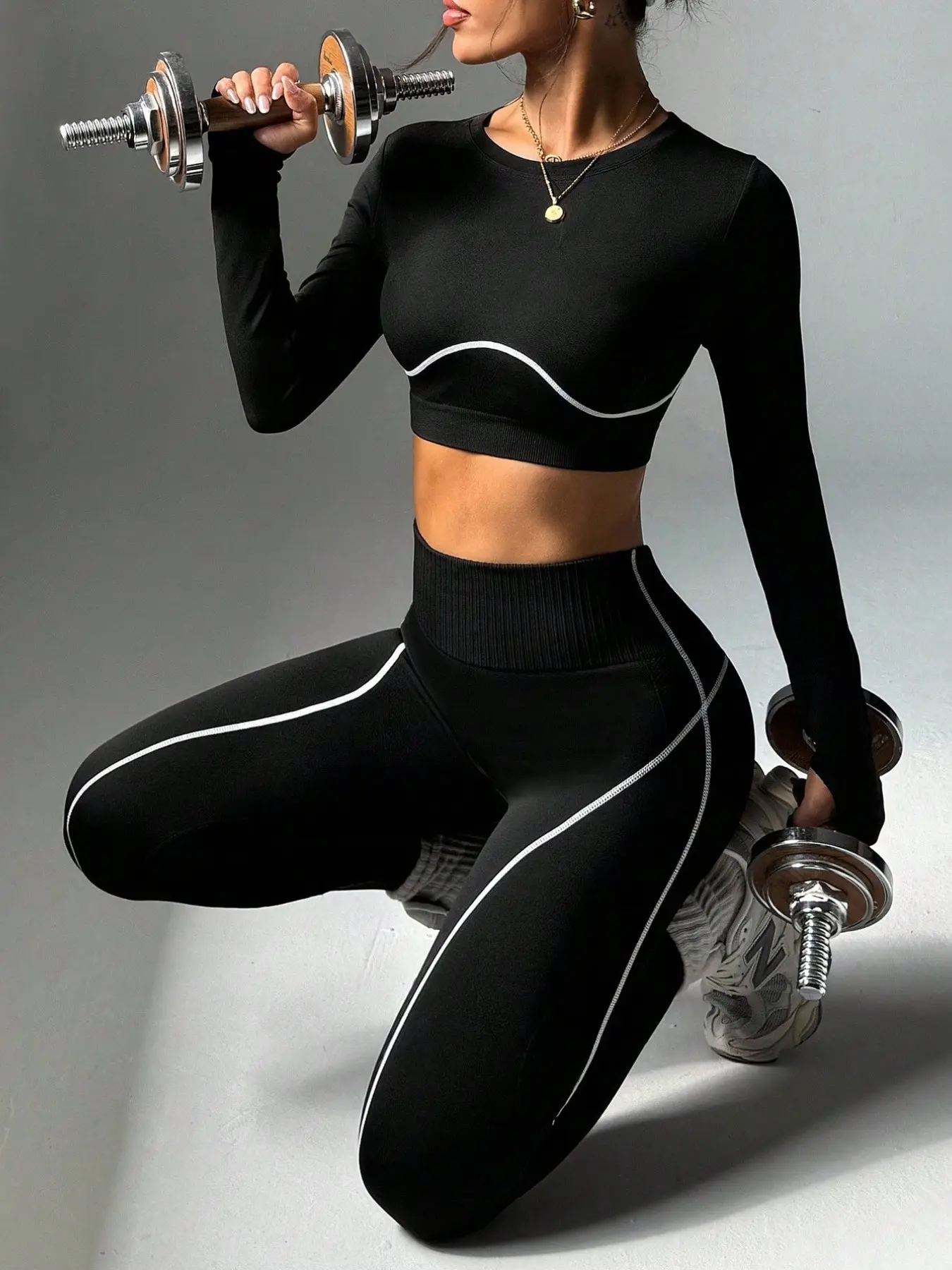 Women's Colorblock Striped Round Neck Thumb Hole Long Sleeve Running Outfits Fitness Activewear High Waisted Yoga Pants Set, Sports Clothing Set, Lightweight Compression Sportswear