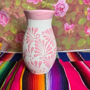 Vase Relieve Boliche Color Rosa 9in - Pink Floral Design, 9in Height, Decorative Vase for Home Decor