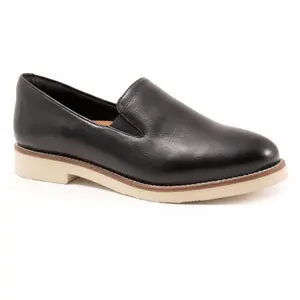 Softwalk Whistle II Leather Slip On Loafer