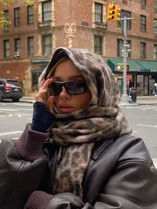 1pc Leopard Print Autumn/Winter Fashion Striped Plaid Fleece Warm Women Boucle Deep Brown Wool Thick Scarf, Warm Acrylic Scarf Like Cashmere, Bohemian Casual Windproof Couple Shawl, Comfortable Textured Blanket Scarf, Suitable For Daily Wear For Dress