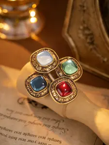 1 light luxury elegant heart-shaped diamond inlaid leaf brooch, suitable for daily wear, vacation dates and other occasions, and also a surprising exquisite small gift.