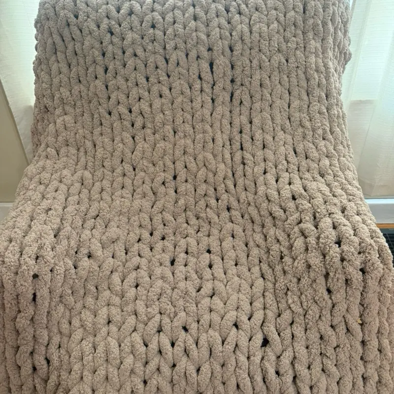 Handmade Chunky Knit Blanket (50”x”60) Handknitted Throw Blanket For Bed Fluffy Soft Cozy Blanket Thick