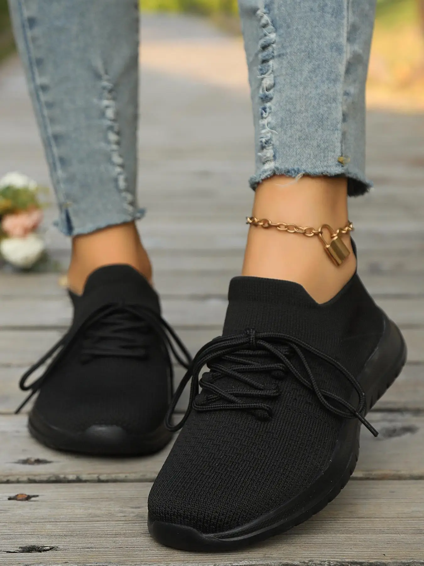 Women's Fashionable Lace Up Low Top Sneakers, 2025 New Style Casual Breathable Comfortable Closed Sports Running Shoes, All-match Basic Shoes for Dail