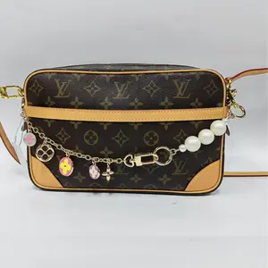 Pre-owned france Clutches & Wristlets LV Camera 28 Crossbody Bag — Monogram Edition(X）