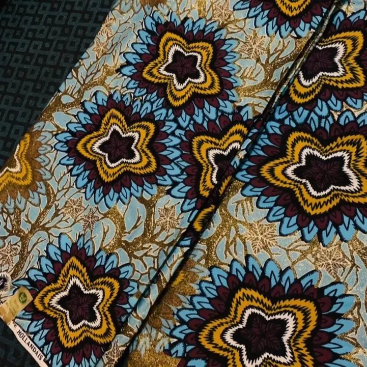 Grand Super Exclusive Hollandais - Vibrant Star Pattern Fabric for Stylish Outfits