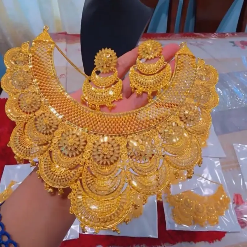 Gold Plated Color Guarantee Beautiful Necklace Set with Intricate Design and Elegant Finish