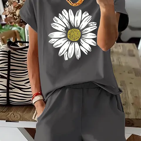 Two-Piece Set Women's Floral Daisy Print Tee & Shorts, Casual Round Neck Short Sleeve T-shirt & Skinny Shorts, Ladies Summer Clothes, Casual Lounge Sets, Womenswear