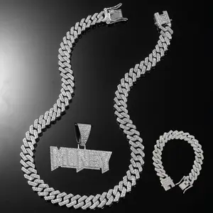 Fashionable men's hip-hop letter pendant, zinc alloy gold shiny rhinestone jewelry, a gift for lovers and friends, a very fashionable and versatile necklace