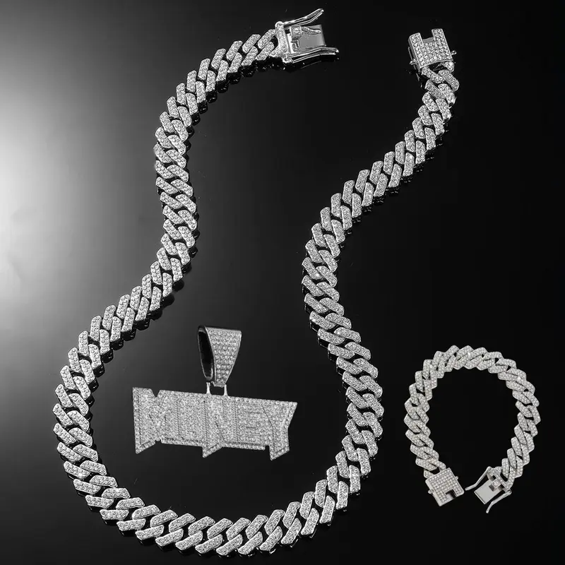Fashionable men's hip-hop letter pendant, zinc alloy gold shiny rhinestone jewelry, a gift for lovers and friends, a very fashionable and versatile necklace