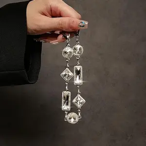 Rhinestone Decorated Phone Chain, Fashionable Short Phone Lanyard, Phone Wrist Strap, Phone Accessories for Women & Girls, Phone Charm, Cell Phone Charm