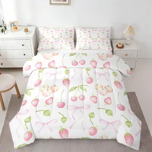 2/3Pcs Coquette Strawberry Bow Print Comforter Set, Cute Pink Fruit Quilt Bedding Set with Pillowcases, Soft Pastel Cozy Bedding, Aesthetic Cottagecore Decor, Perfect for Girls & Teens Bedroom & Dorm, All-Season