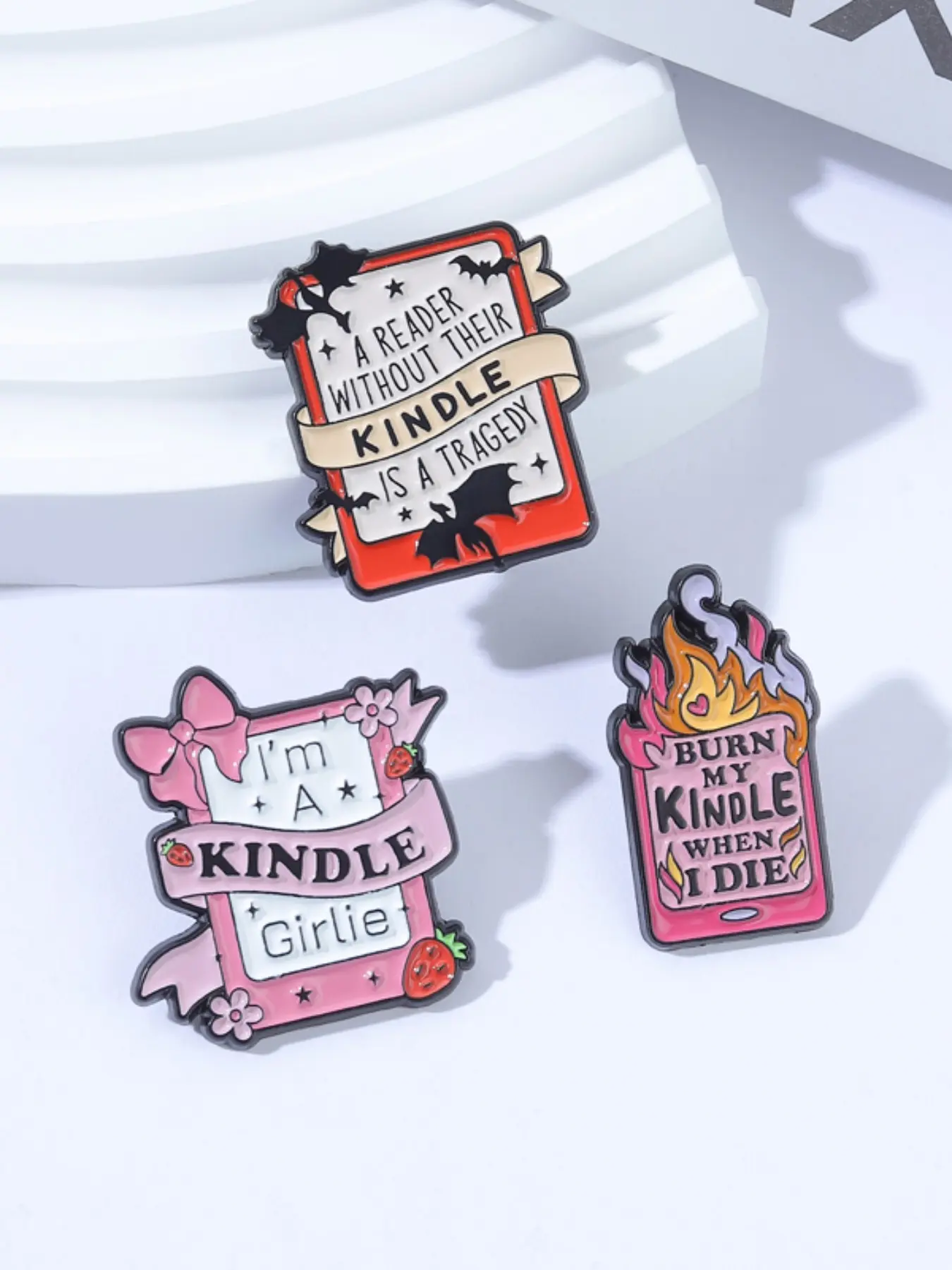 3pcs Kindle Reader Brooch Enamel Lapel Pins Sweet Gothic Humor Book Lover Badges Cute Pink Bow Dark Bat Burning Flame Design Fun Bookish Accessories for Kindle Fans Reading Gifts Book Club Durable Metal Pins