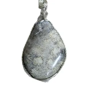 Flower agate pendant