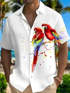 Hawaiian-style men's shirt. With a white base and watercolor parrot prints, short sleeves and a turned-up collar, it exudes a tropical vibe for both vacations and daily wear regular fit summer top Menswear Shortsleeve