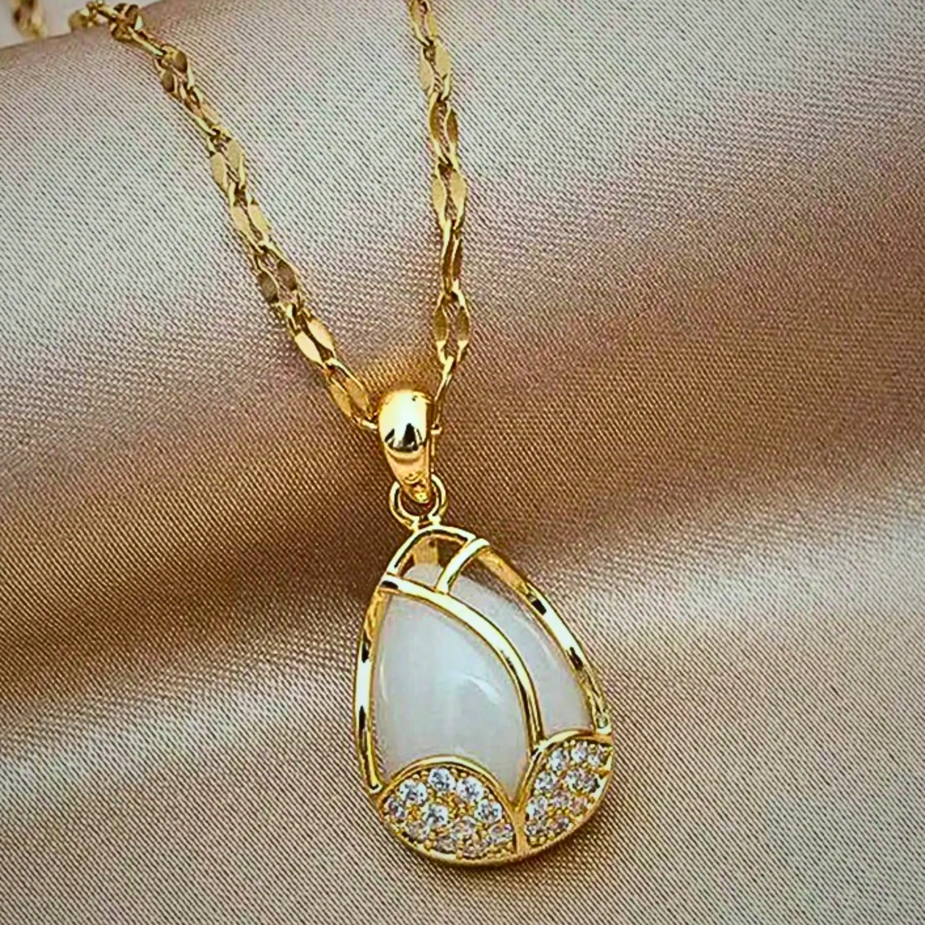 Elegant Tulip Clavicle Necklace, Titanium Steel Hypoallergenic Jewelry For Women