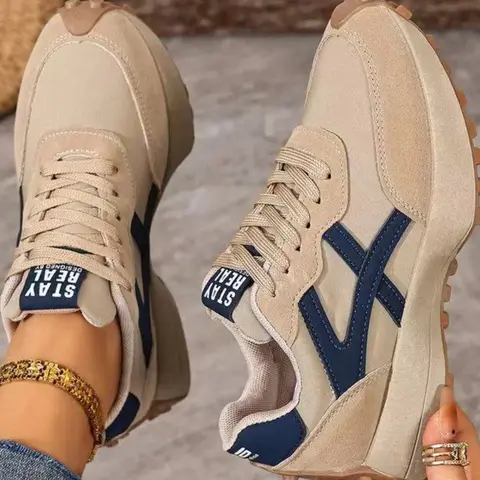 New fashion pointed-toe lace-up thick-soled non-slip sneakers for plus-size women, suitable for outdoor activities in all seasons, stylish and simple, comfortable, ideal for daily commuting and leisure activities, women's casual shoes