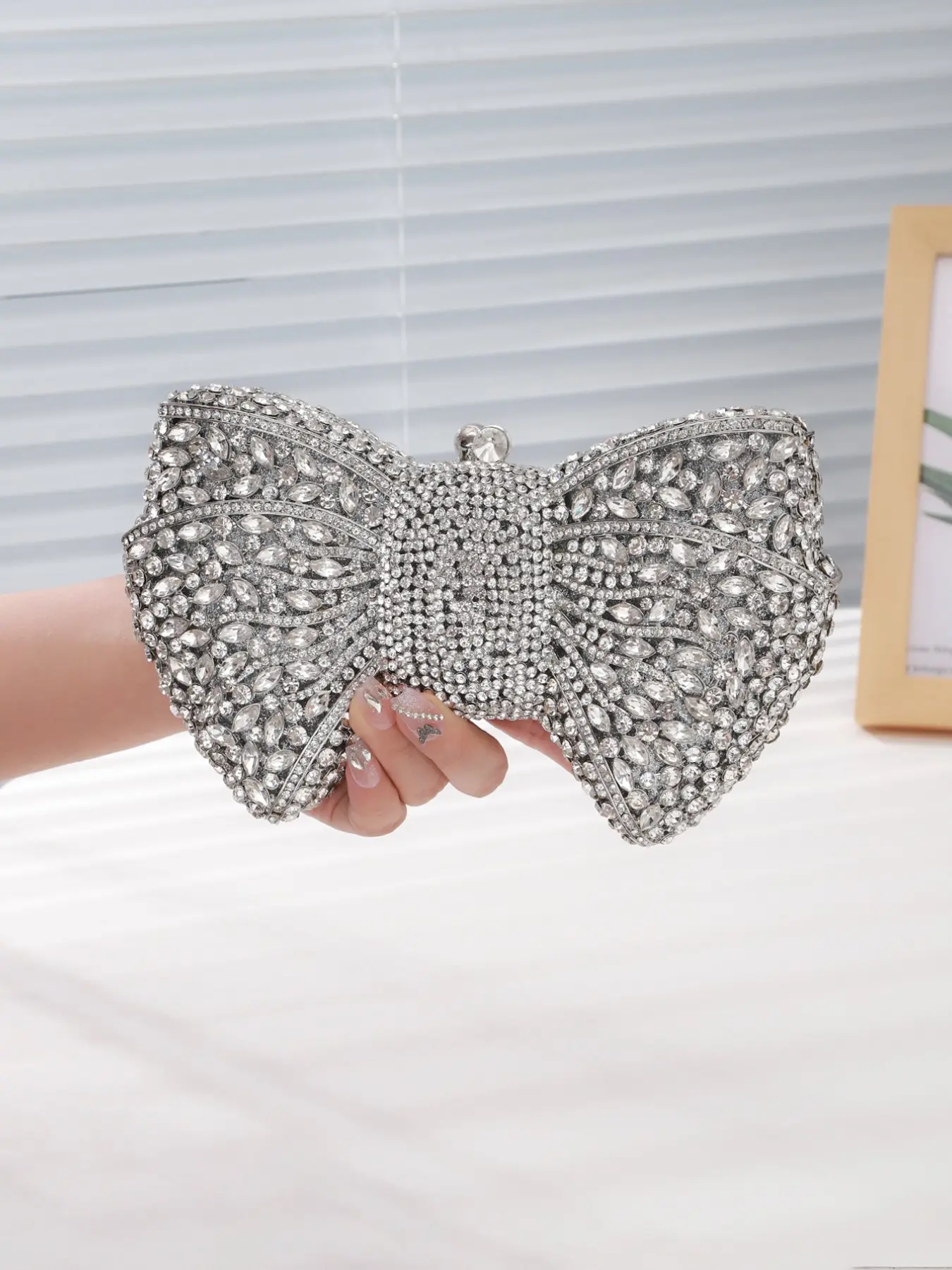 Sparkling Bow Shape Rhinestone Evening Clutch Bag, Luxurious Wedding Party Handbag, Elegant Crystal Wallet, Fashion Lipstick Pouch, Rhinestone Embellished Handbag, Trendy Metal Purse, Bow Decorated Purse