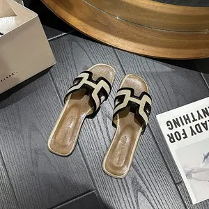 Women's Minimalist Square-Toe Flat Slides with Textured Woven Upper - Perfect for Commuting & Weekend Outings
