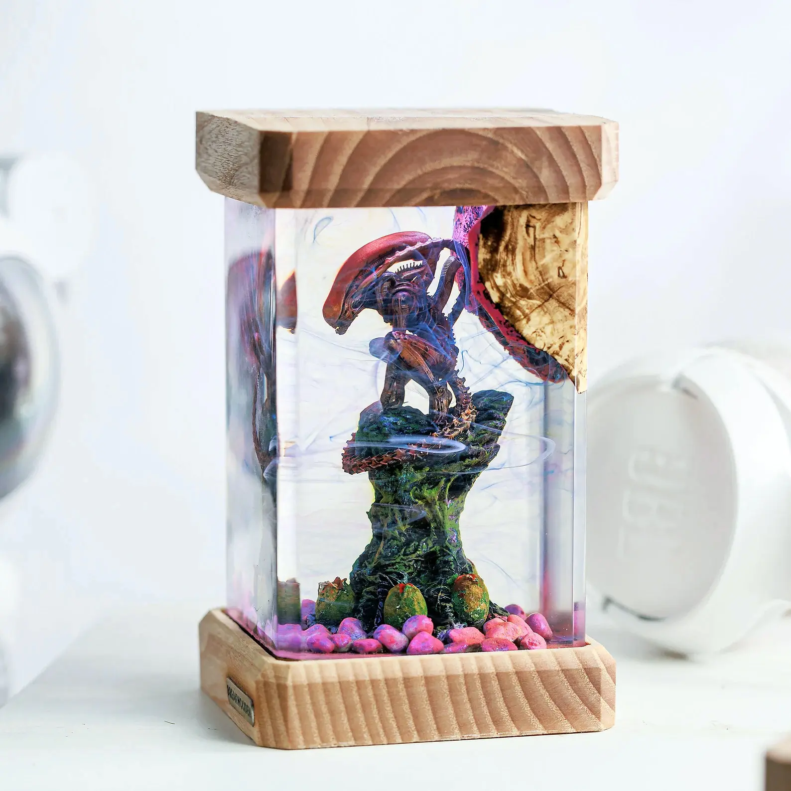 Xeno.morph Ali.en Resin Diorama, Handcrafted Sci-Fi Horror Ornament, Movie Collectible Figurine, Unique Desk Decor Art, Perfect Gift for Him Art